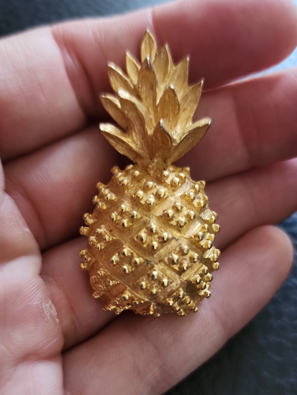 VTG Gold Pineapple Brooch - Women Jewelry
